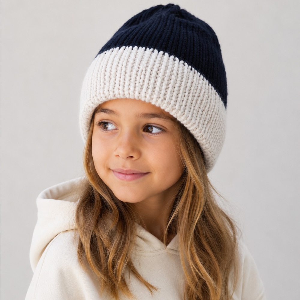 ✨$8 Clear‎ Out ✨ HandKnit 100% Lambswool Cozy Knit Kids Beanie - Navy and White